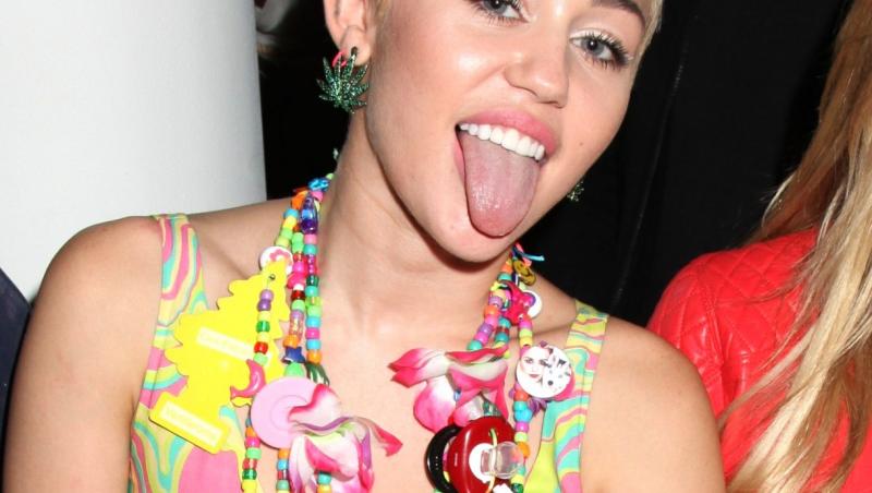 Nu se potolește: Miley Cyrus, dezmăț la o prezentare de modă!