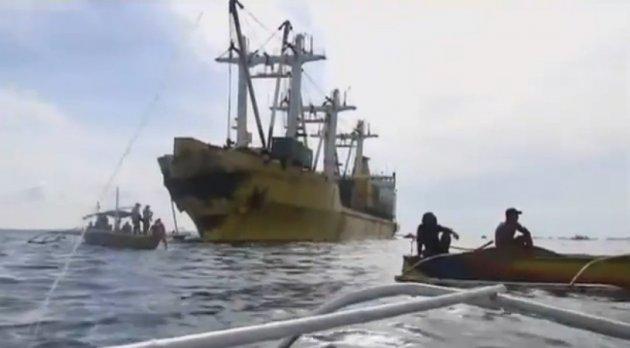 VIDEO! Tragedie &icirc;n Filipine: Un feribot cu 80 de oameni la bord a naufragiat