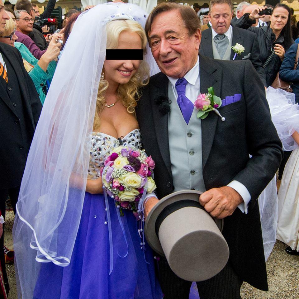 O recunoști? O vedetă de 24 de ani și s-a căsătorit cu un bărbat de 81