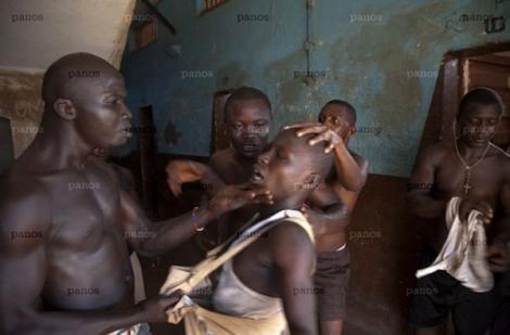 Galerie FOTO! Imagini de NESUPORTAT! Cum arată puşcăriile din Sierra Leone