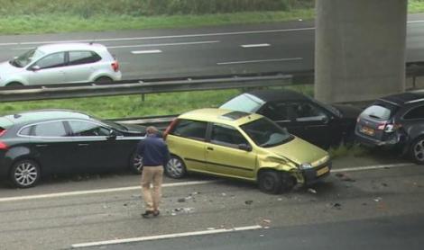 TERIBIL! 150 de masini s-au lovit pe o autostrada din Olanda