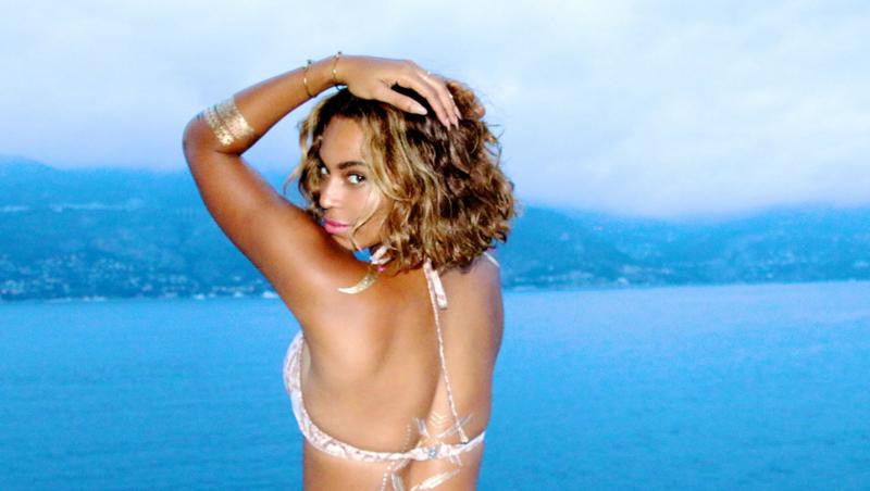 Galerie FOTO! Beyonce a fost în cea mai sexy vacanță: Vedeta a pozat în bikini, pe mare!