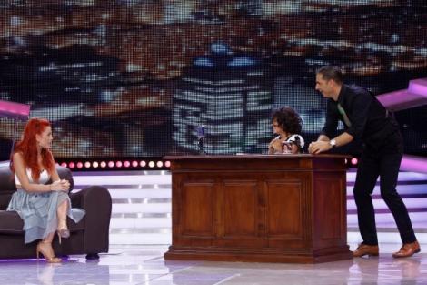 Elena Gheorghe, intervievată de o fetiță de 10 ani, la Next Star