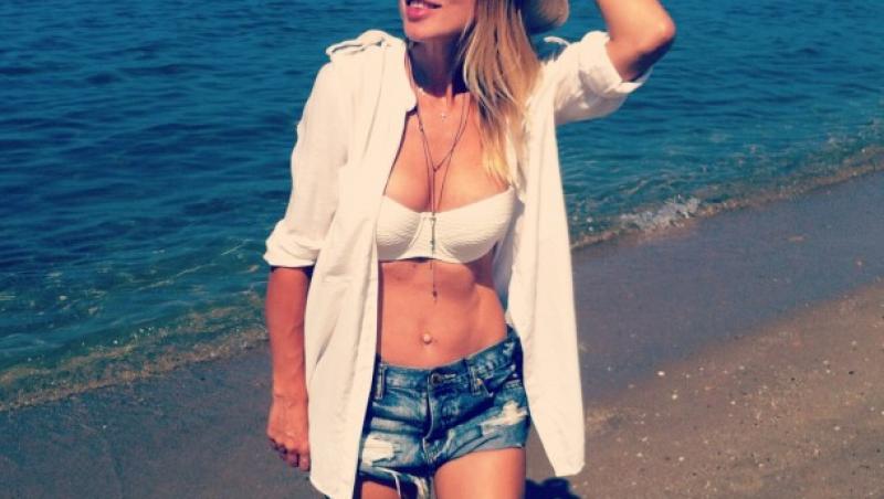 Jurnal de vacanță! Jojo, mămica sexy de pe plajele din Grecia