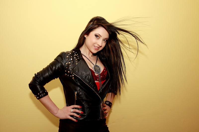 O mai ții minte pe Iulia Manolache? &bdquo;Cesaria Evora&rdquo; de la X Factor a lansat piesa &bdquo;I Love You&rdquo;