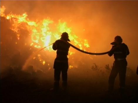 California, poarta către infern! Un incendiu devastator ameninţă mii de clădiri