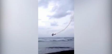 VIDEO fenomenal: A căzut cu avionul în ocean și nu a pățit nimic!