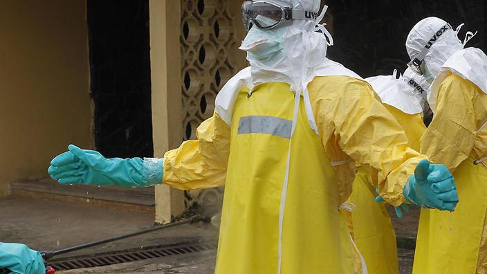 Stare de alertă! O voluntară contaminată cu virusul Ebola &icirc;n Liberia a fost repatriată &icirc;n Franţa