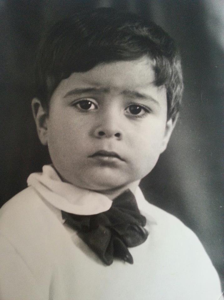 Pariu că nu &icirc;l recunoști? Așa arăta &icirc;n copilărie cel mai &icirc;n vogă artist al momentului