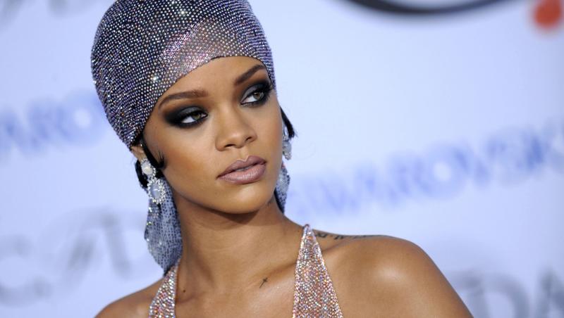 Rihanna lovește din nou! S-a filmat în timp ce dansa extrem de PROVOCATOR!