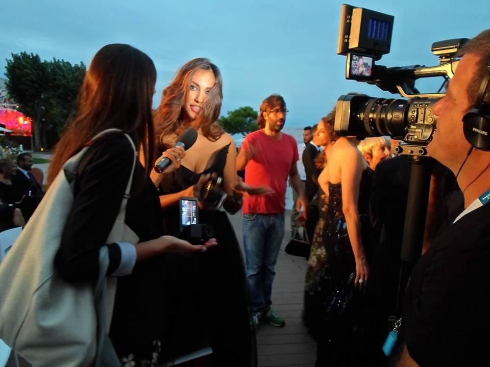 Mădălina Ghenea, apariție spectaculoasă pe covorul roșu! A atras toate privirile la Festivalul de Film de la Veneţia!