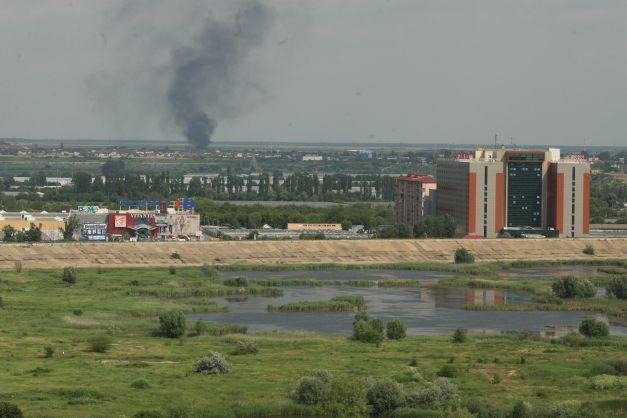 Un incendiu puternic a cuprins o zonă din Delta Văcăreşti!