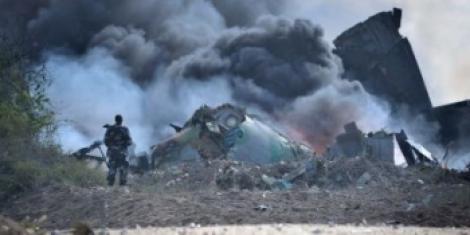Un avion militar s-a prăbușit în Egipt: Cel puțin șase persoane au murit