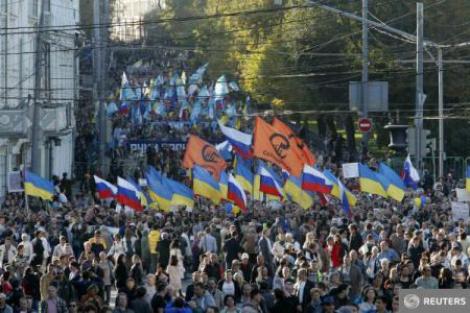 MII DE PERSOANE protestează pe străzile Moscovei faţă de rolul Rusiei în conflictul din Ucraina
