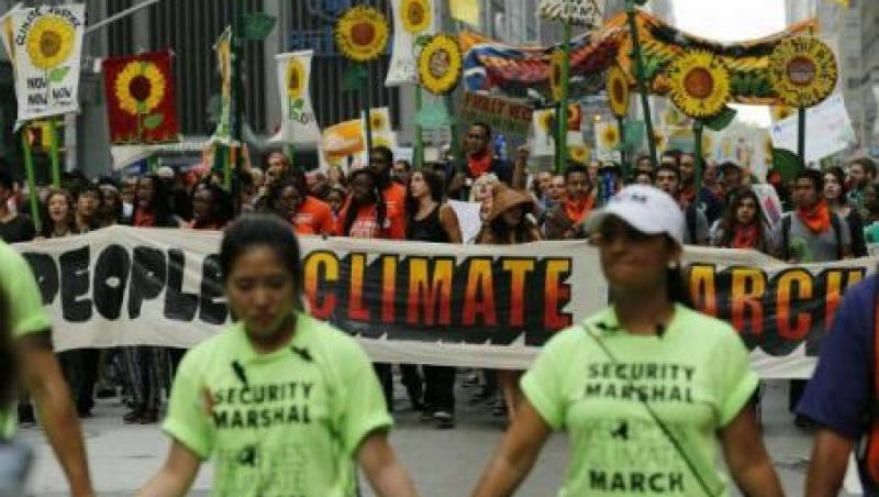 Manifest împotriva încălzirii globale! Sute de mii de oameni au ieșit în stradă, în frunte cu Leonardo DiCaprio