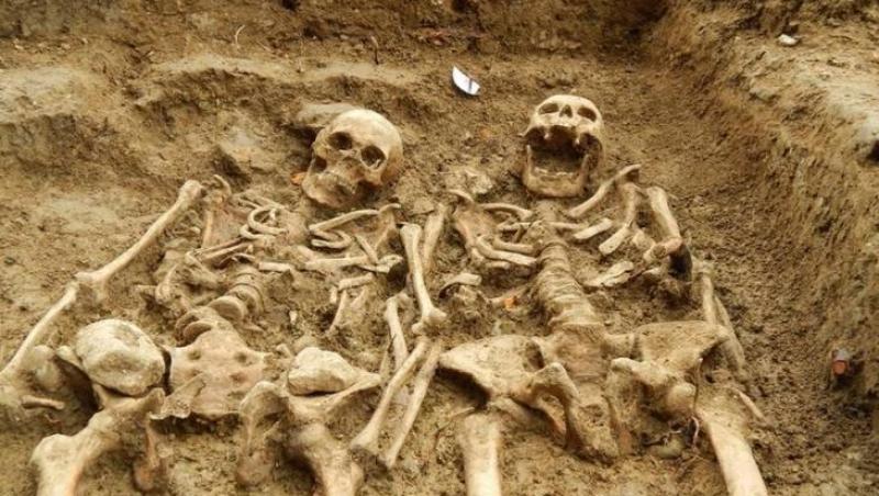 Dovada ULUITOARE că dragostea adevărată e INVINCIBILĂ! Cum au fost descoperite două schelete după 700 de ANI te va ŞOCA!
