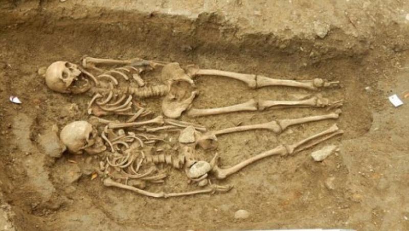 Dovada ULUITOARE că dragostea adevărată e INVINCIBILĂ! Cum au fost descoperite două schelete după 700 de ANI te va ŞOCA!