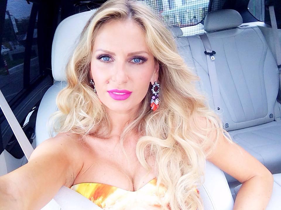 Sexy, sexy, știu că mă vrei! Andreea Bănică, apariţie fierbinte la Zilele Bucureştiului