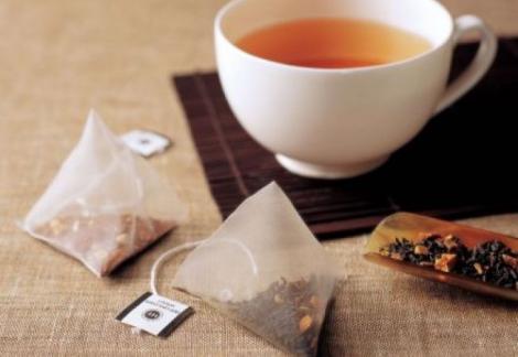 Un real PERICOL! Ce substanţe TOXICE conţin pliculeţele de ceai