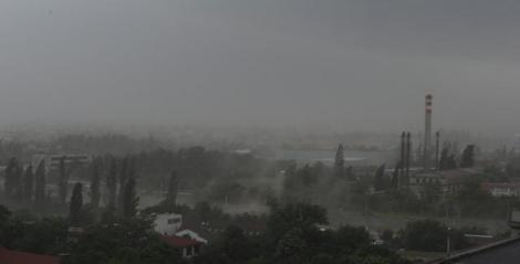 ALERTĂ METEO! Ploi torenţiale şi vijelii &icirc;ncep&acirc;nd din această dimineată. HARTA ZONELOR AFECTATE