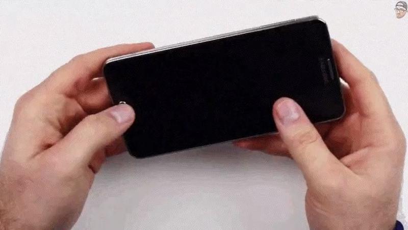 Cum se descurcă rivalul lui iPhone la testul îndoirii: Galaxy Note 3, la momentul adevărului!