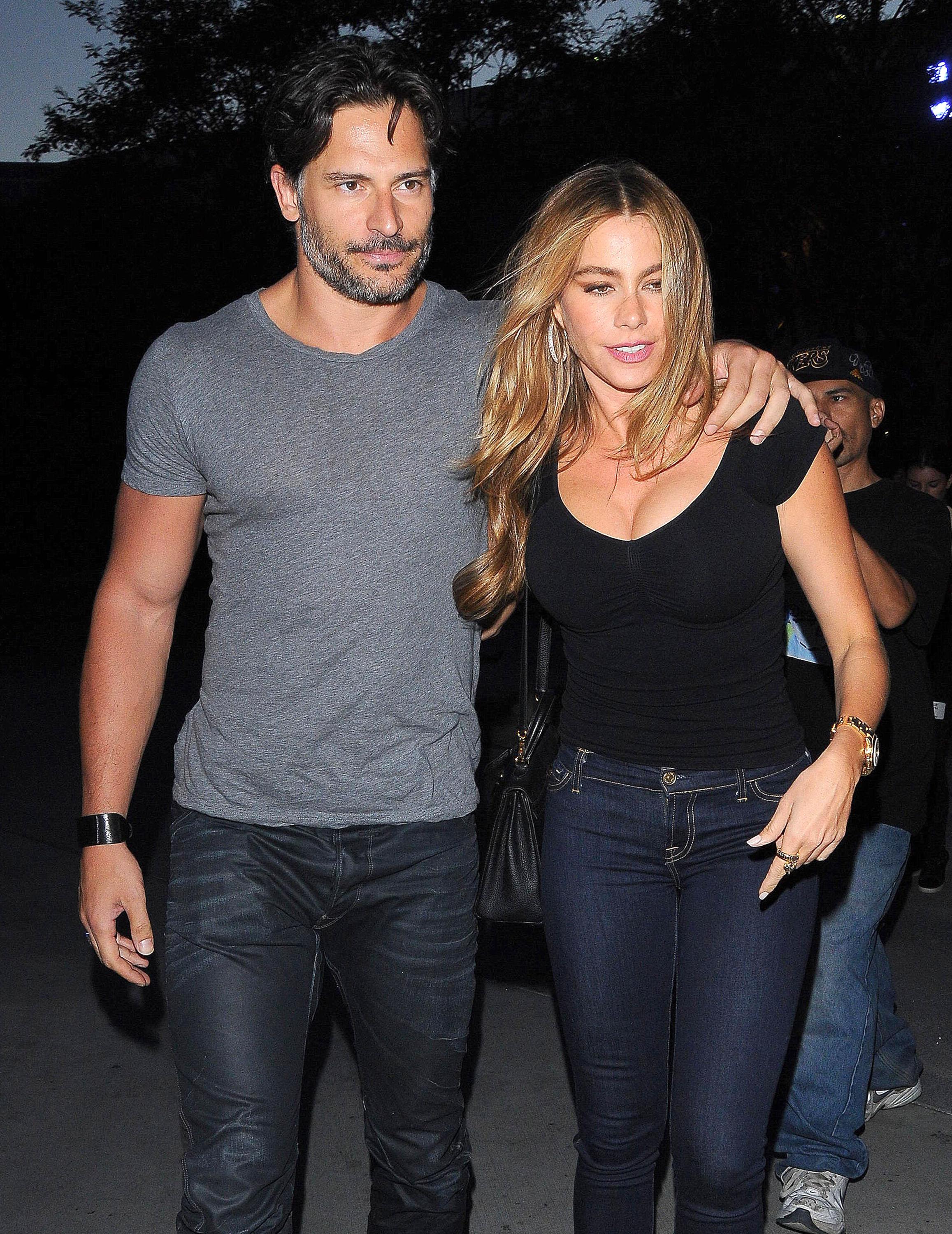 Sofia Vergara, cucerită de iubitul ei pentru că i-a admirat posteriorul &icirc;n public, c&acirc;nd era logodită cu altcineva