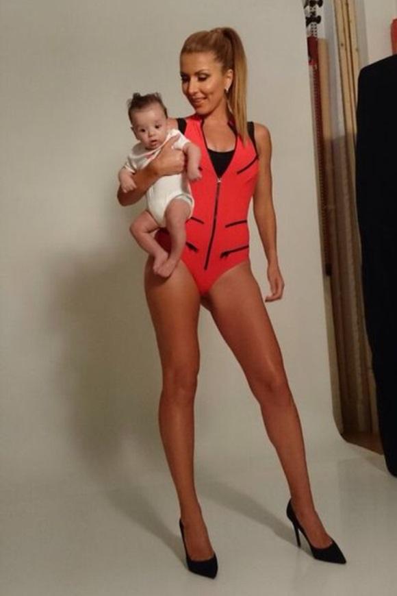 Superlativ absolut &icirc;n materie de siluetă și de... curaj! Carmen Brumă le dă clasă mămicilor