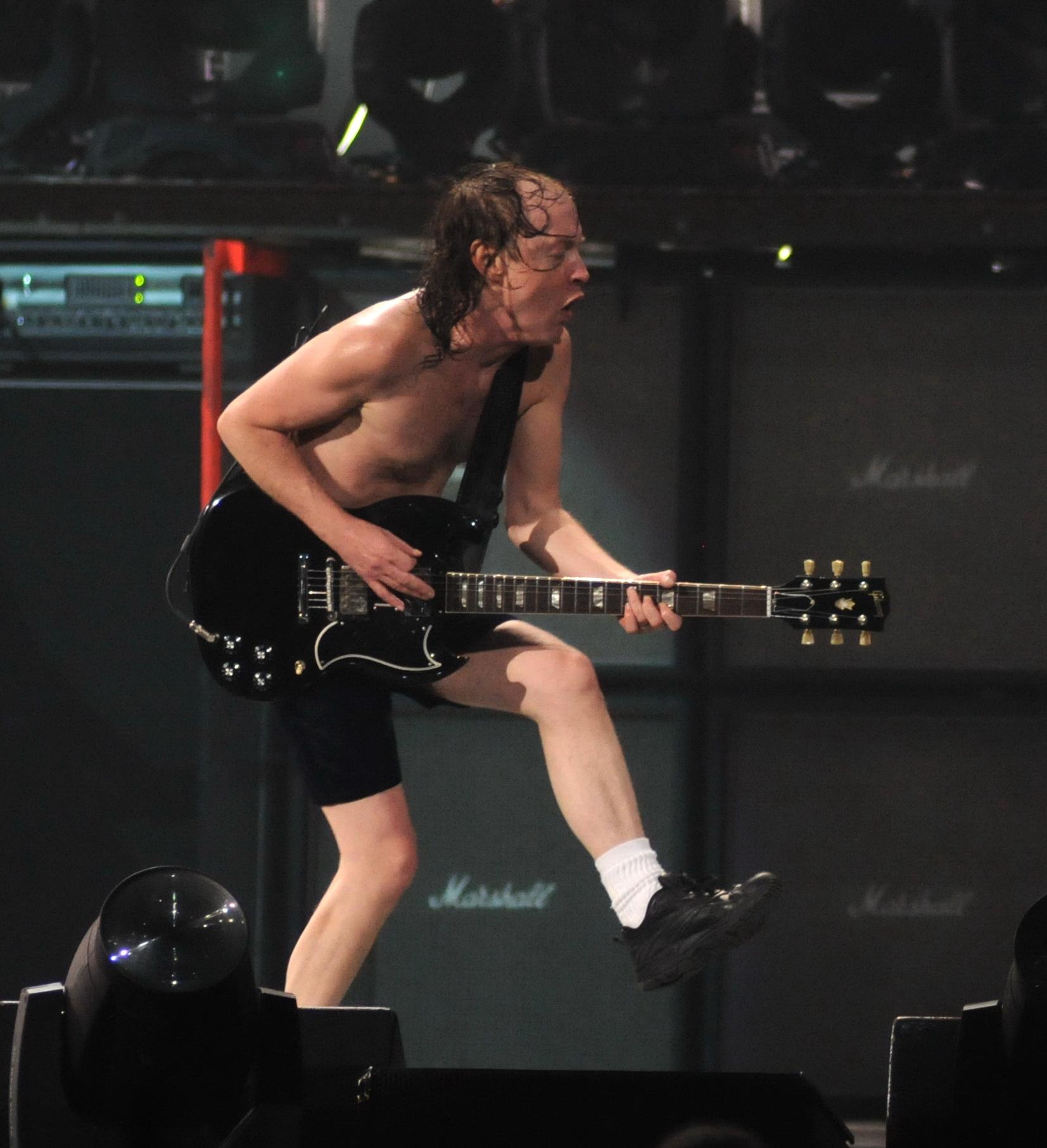 Fondatorul trupei AC/DC, Malcolm Young, suferă de demenţă