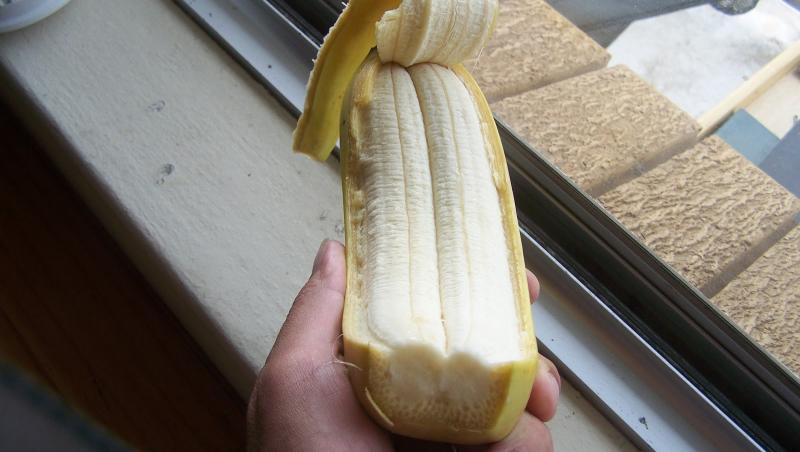 Imaginile cu banana dublă au adunat mii de aprecieri