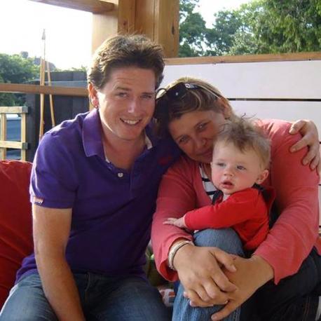 Citești și nu-ți vine să crezi! Omul care a rămas fără m&acirc;ini, picioare şi o parte din faţă