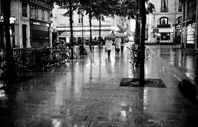 Video! A plouat &icirc;n patru ore c&acirc;t pentru două luni! Cod roşu de inundaţii &icirc;n sudul Franţei