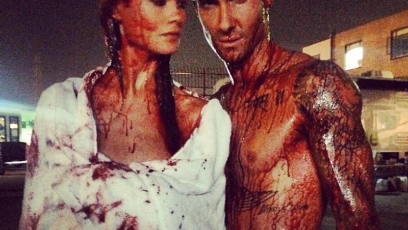 Adam Levine şi soţia sa, plini de sânge, la filmările pentru un nou videoclip al trupei Maroon 5