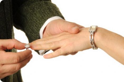 O cerere în căsătorie extravagantă! Un tânăr i-a oferit inelul de logodnă iubitei sale la înălțime!