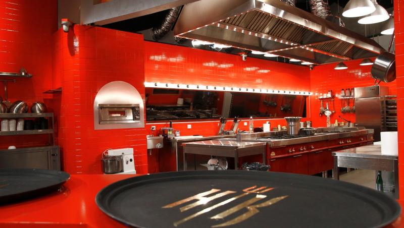 Filmările pentru  “Hell’s Kitchen – Iadul Bucătarilor” sunt în toi: Show-ul culinar, filmat non-stop cu aproximativ 60 de camere