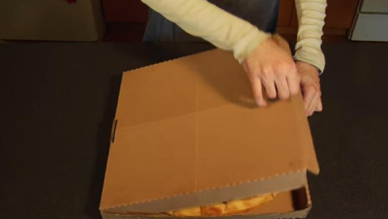 VIDEO! Uite cum arată cea mai tare CUTIE de PIZZA: are patru farfurii și încape perfect în frigider