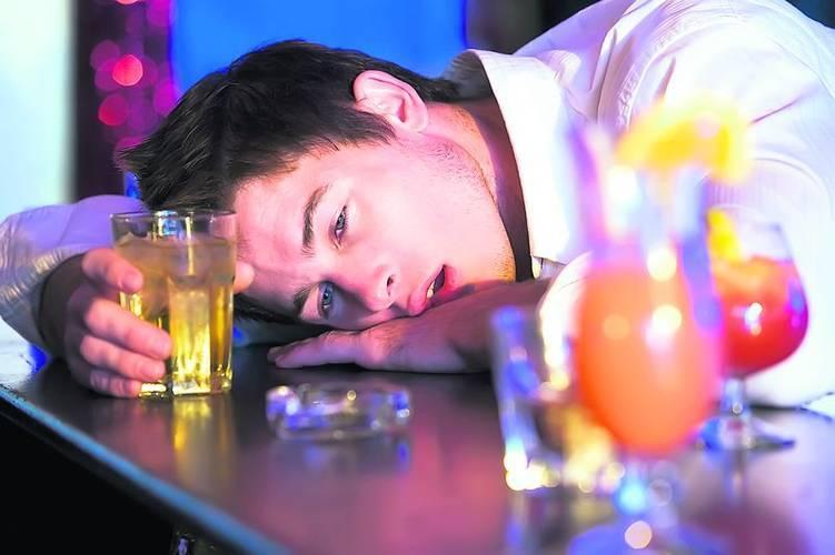 Ai băut sau m&acirc;ncat mult de Revelion? Iată ce trebuie să faci pentru a-ți reveni INSTANT!