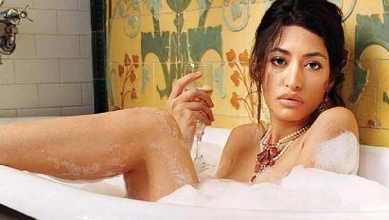 Nepoata lui Osama bin Laden, o bombă periculos de sexy! Fotografiile provocatoare au făcut ravagii pe Internet