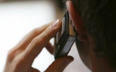 Telefonul mobil crește riscul de cancer! ”Creierul e copt ca la microunde”