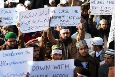"MOARTE blasfematorilor!" Musulmanii din întreaga lume protestează faţă de ultimul număr Charlie Hebdo