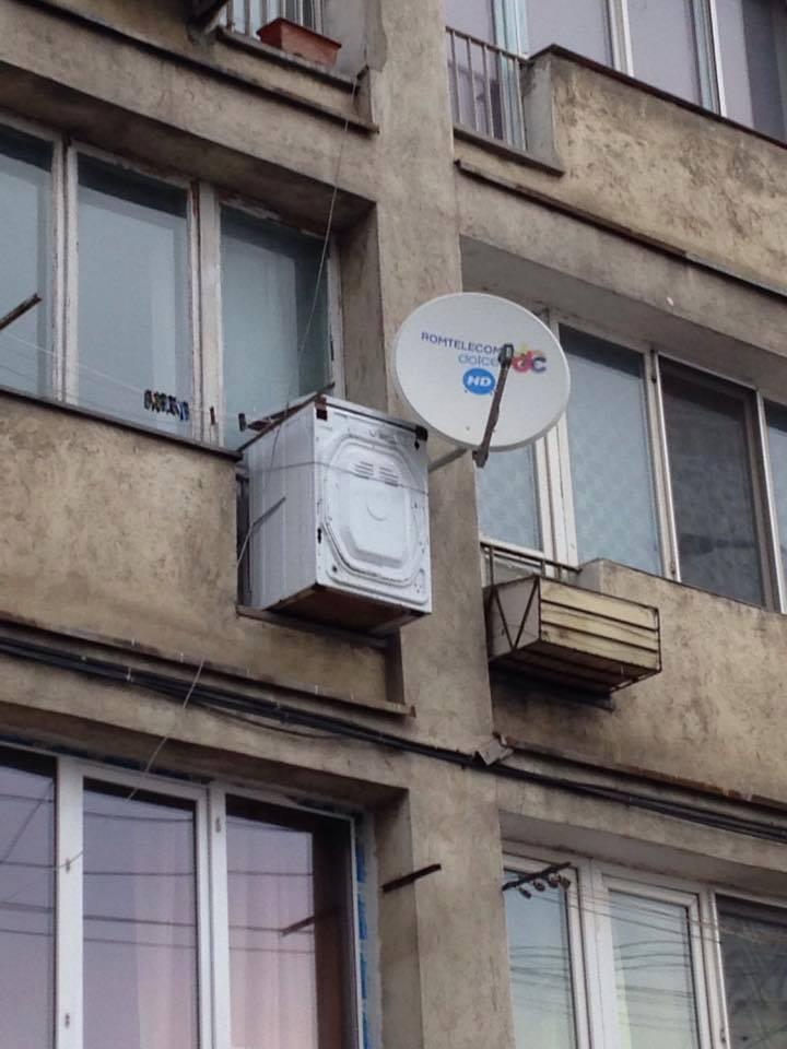 Românul s-a născut geniu! Uite ce și-a proptit în balcon acest bărbat!