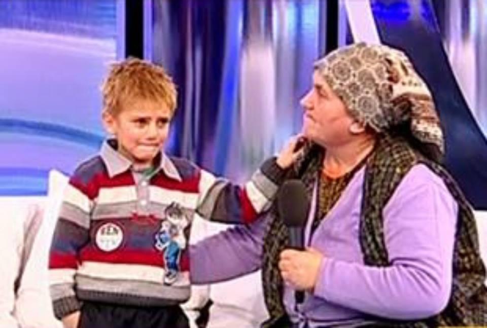 SCHIMBĂ O VIAȚĂ &ndash; Bunica eroină &icirc;și crește cei cinci nepoți singură