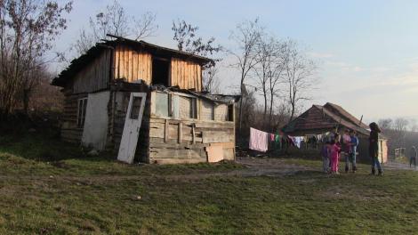 SCHIMBĂ O VIAȚĂ - Baraca, casa unei familii cu trei copii
