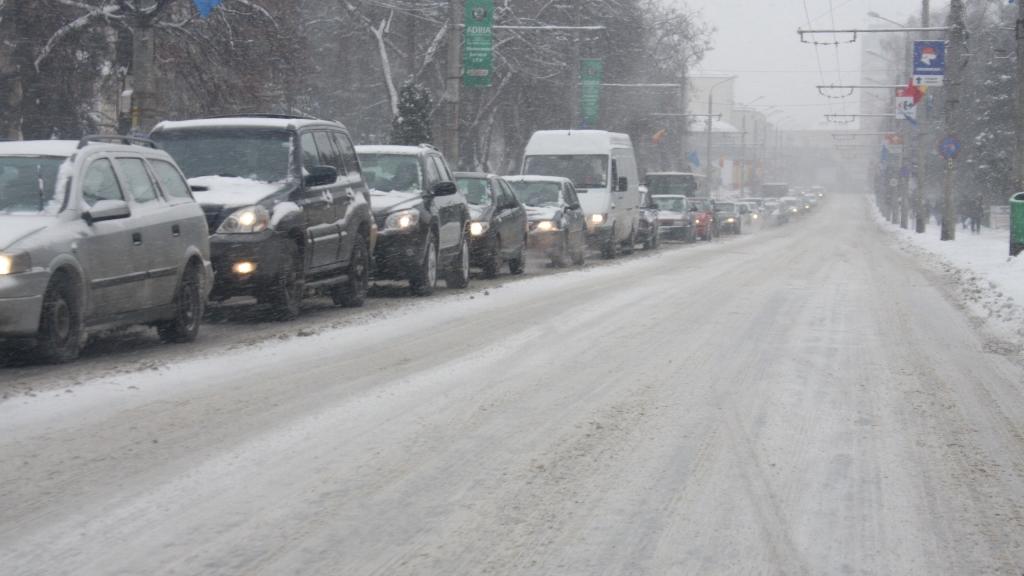 Aglomeraţie pe DN 1, pe Valea Prahovei. Mulţi turişti merg la munte pentru weekend