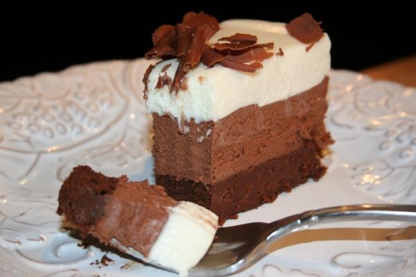 O reţetă senzaţională: Prăjitura "Sărut de ciocolată", un desert uşor de făcut şi cu un gust divin