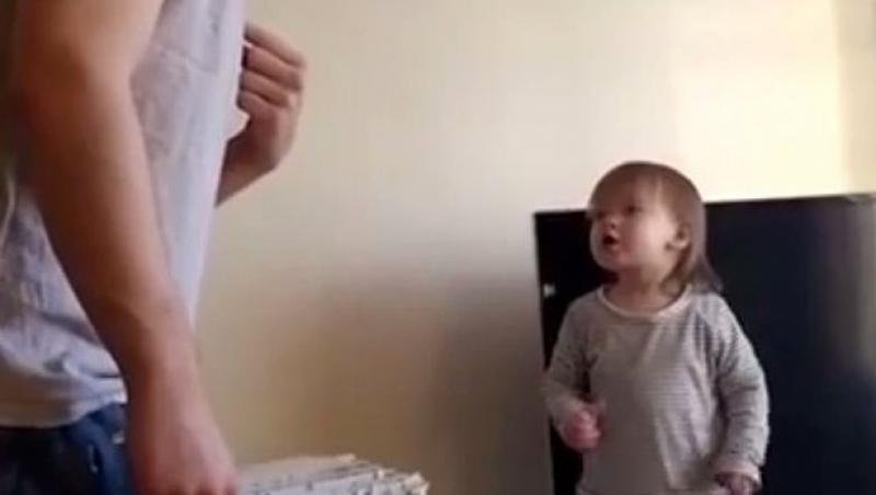 VIDEO ADORABIL: Cum se ceartă o fetiţă cu tatăl ei, chiar dacă nu ştie să vorbească! Clipul a adunat aproape zece milioane de vizualizări