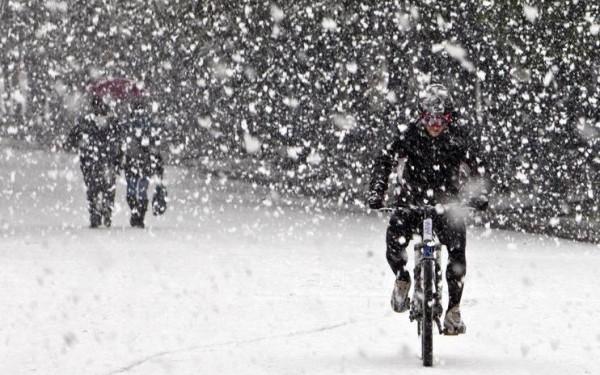 Gata, e oficial! Vremea se &icirc;nrăutățește! Se anunță ninsori și lapoviță! Află care sunt zonele afectate