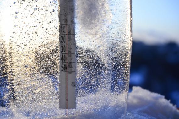 Vom tremura de frig &icirc;n continuare! Meteorologii anunţă ger năprasnic la &icirc;nceput de săptăm&acirc;nă! Vor fi &ndash; 20 de GRADE!