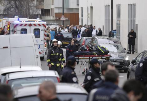 Teroare în Paris după atentatul de la Charlie Hebdo! O explozie a avut loc lângă o moschee