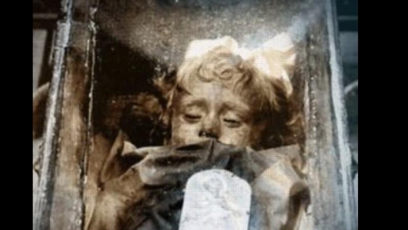 Imagini cu un puternic impact emoțional! E ÎNFIORĂTOR ce se întâmplă cu trupul mumificat al unei fetițe (VIDEO)