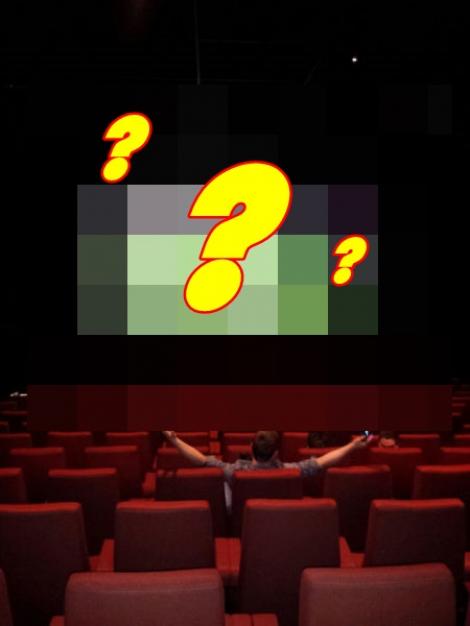FOTO: Au stins lumina și au început! Ce făceau trei bărbați într-o sală de cinema